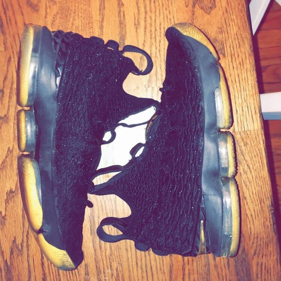 Lebron 15 Metallic Gold - Picture 2 of 5